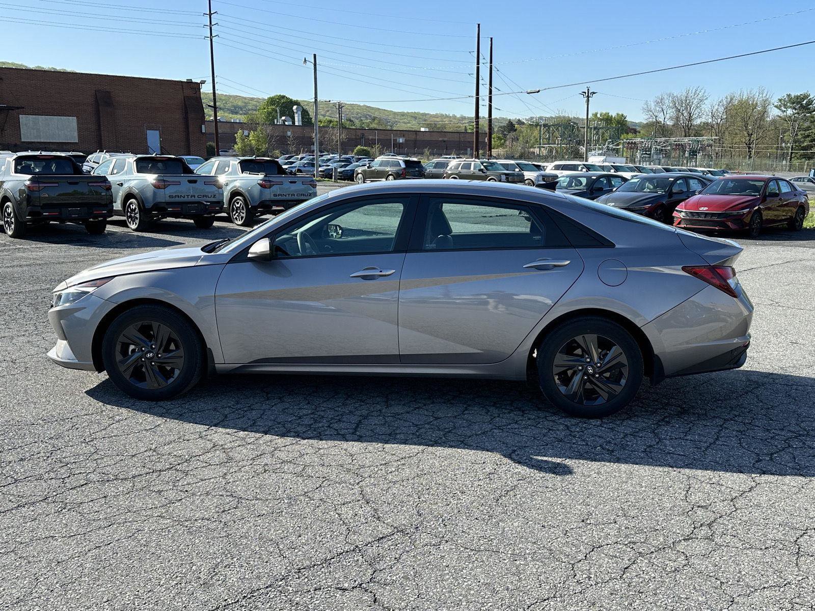 Used 2023 Hyundai Elantra SEL w/ Winter Weather Package image 5
