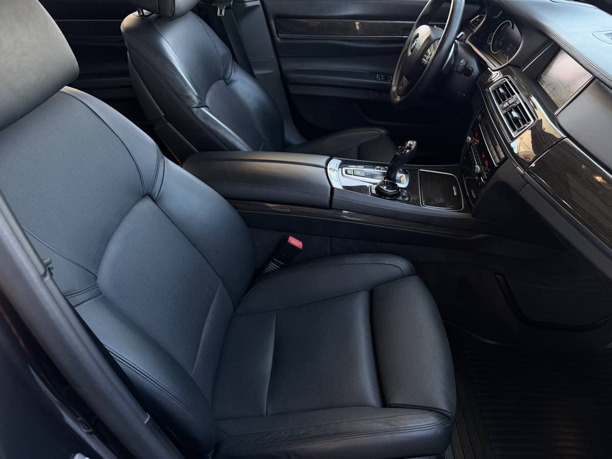 Used 2015 BMW 750Li RWD image 22