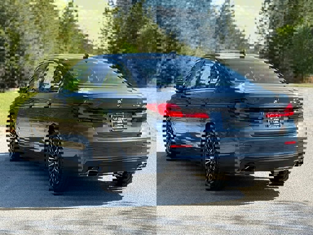 Used 2023 BMW 530e image 11