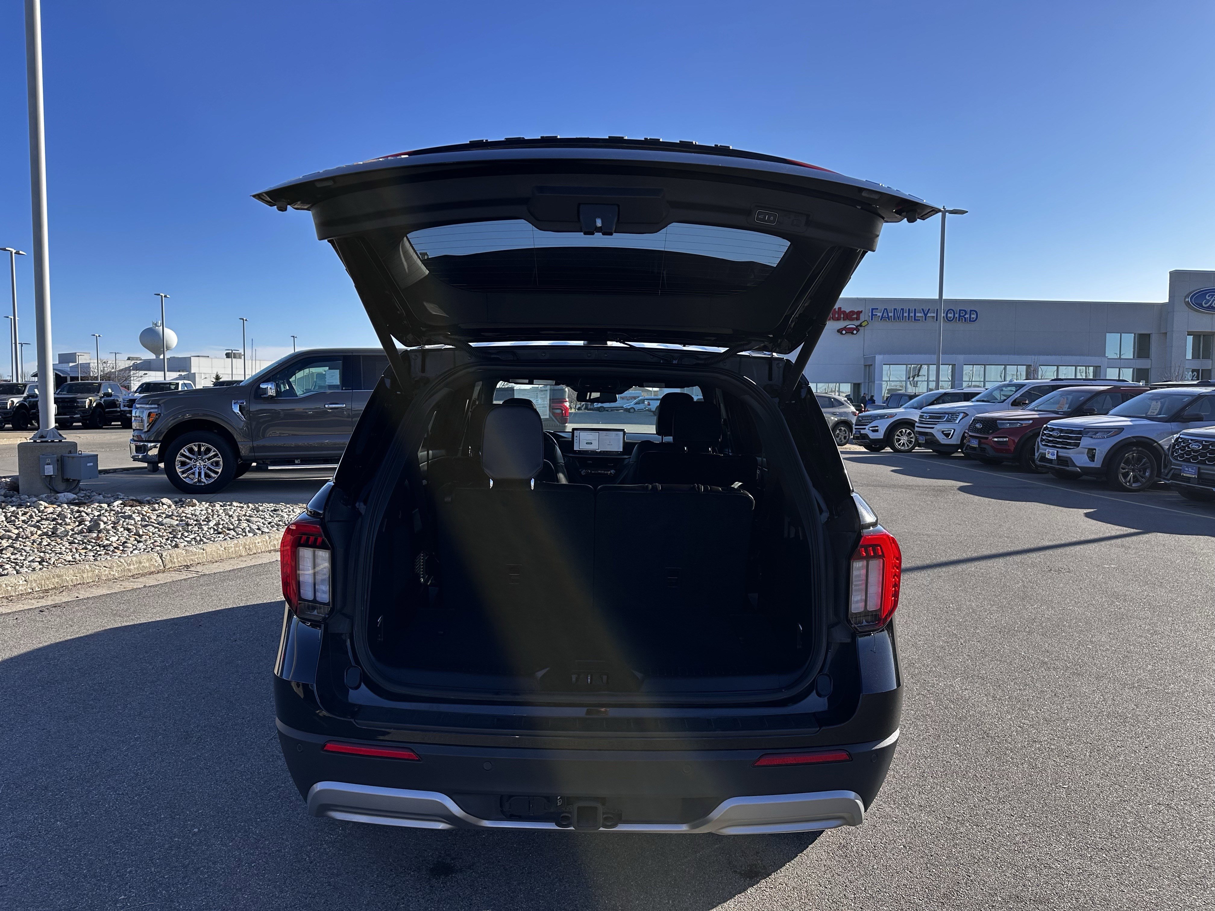 Certified 2025 Ford Explorer Platinum w/ LUX Leather Package image 22