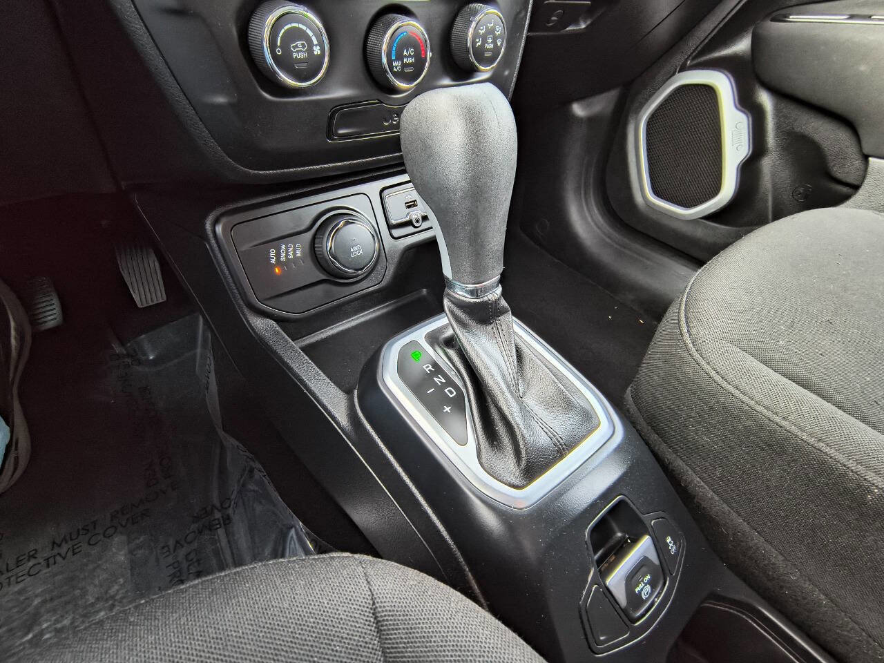 Used 2019 Jeep Renegade Sport image 16