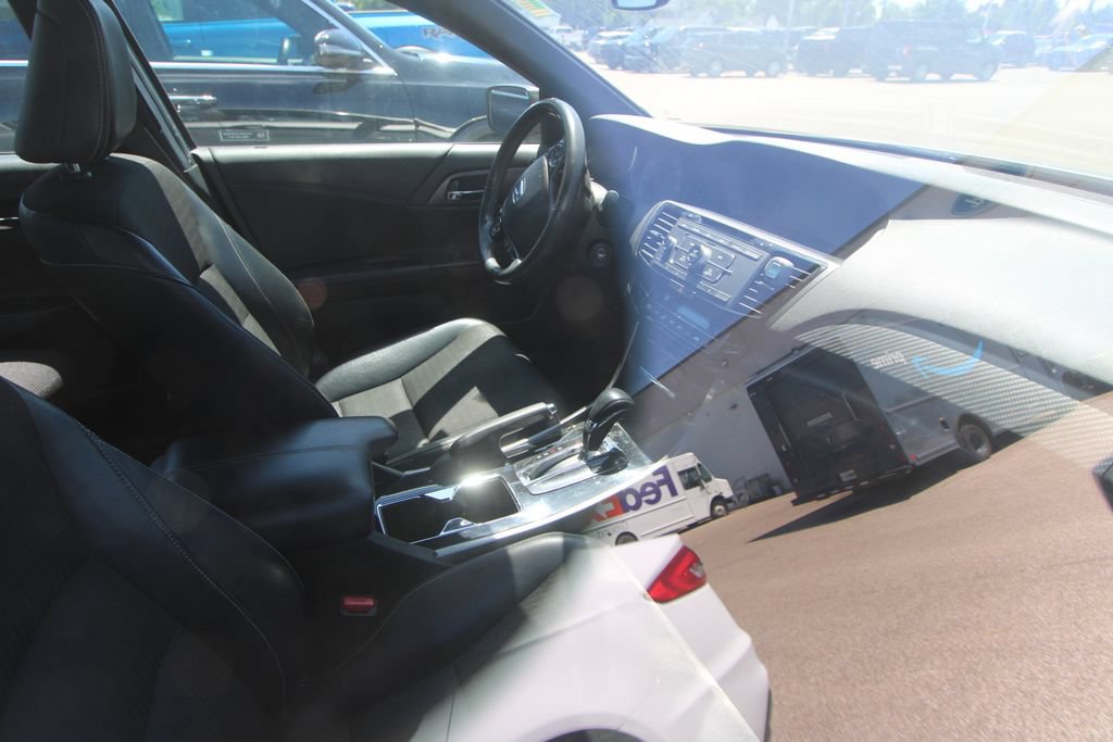 Used 2017 Honda Accord Sport image 17