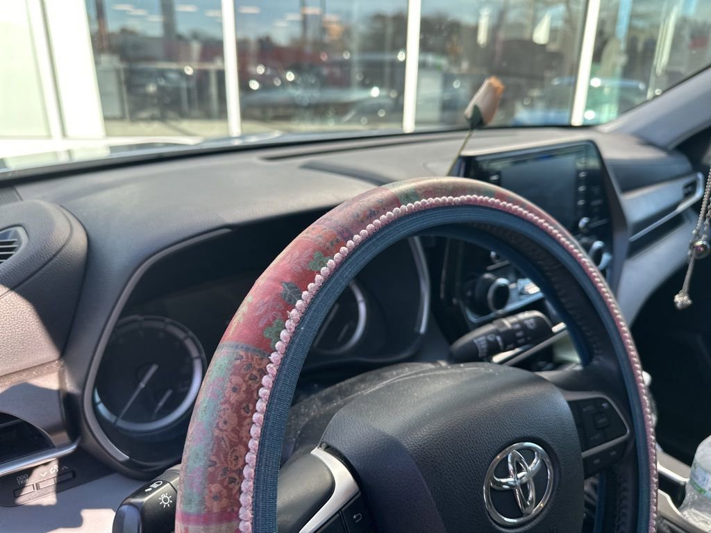 Used 2022 Toyota Highlander XLE image 9