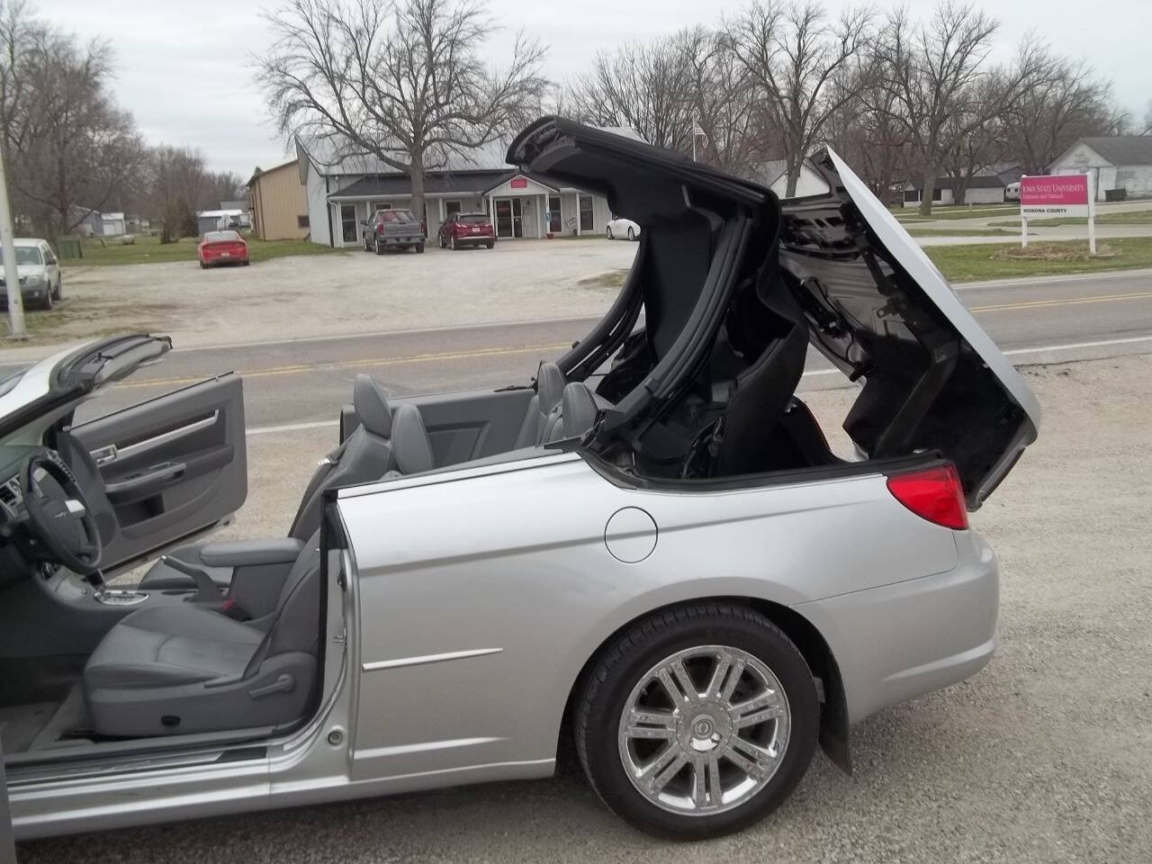 Used 2008 Chrysler Sebring Limited w/ Luxury Group FWD image 19