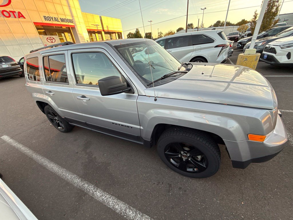 Used 2015 Jeep Patriot Sport w/ Power Value Group FWD image 4