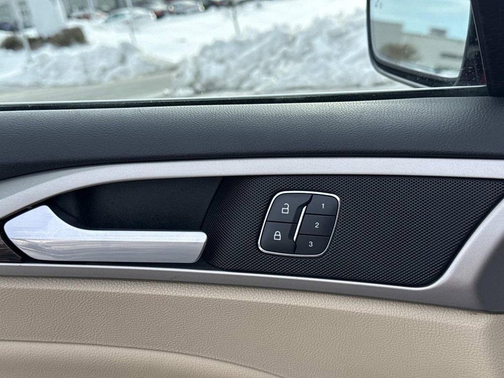 Used 2015 Ford Fusion SE w/ Equipment Group 502A image 24