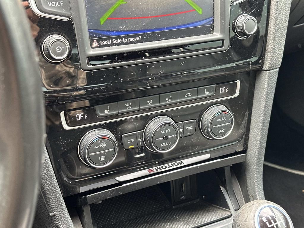 Used 2016 Volkswagen Golf R 4-Door image 32