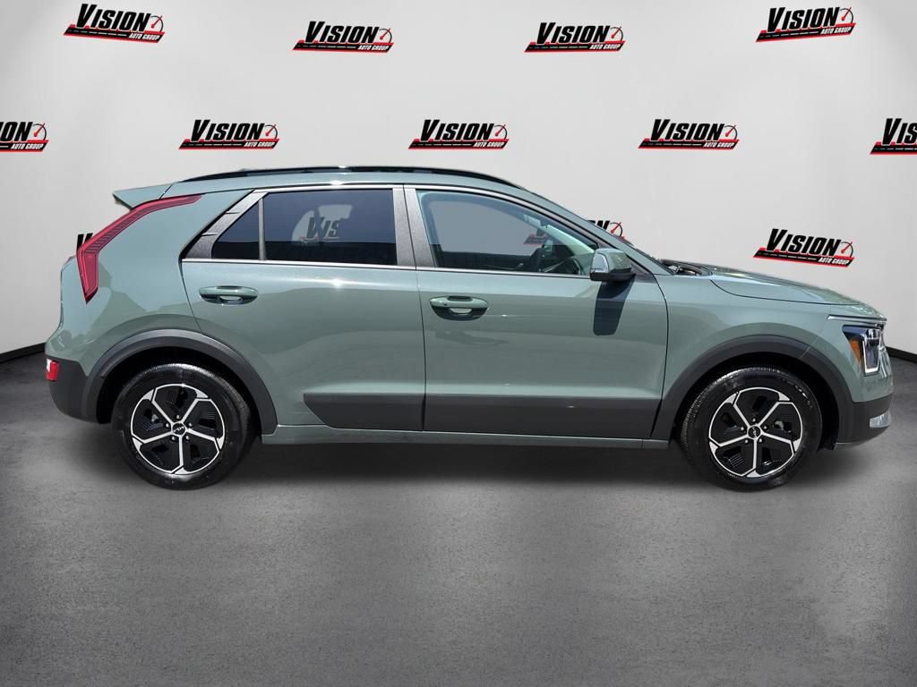 Used 2025 Kia Niro EX w/ EX Cold Weather Package FWD image 4
