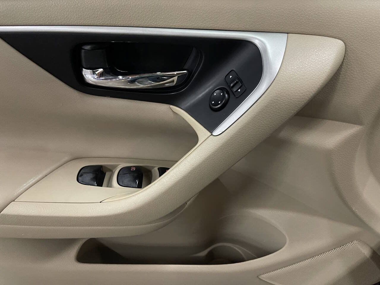 Used 2017 Nissan Altima 2.5 SV FWD image 23