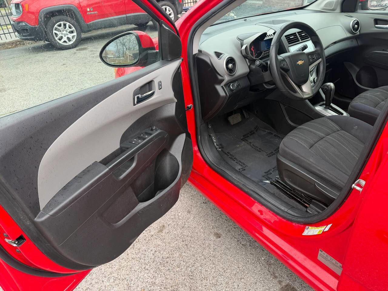Used 2015 Chevrolet Sonic LT w/ Fun and Sun Package FWD image 10