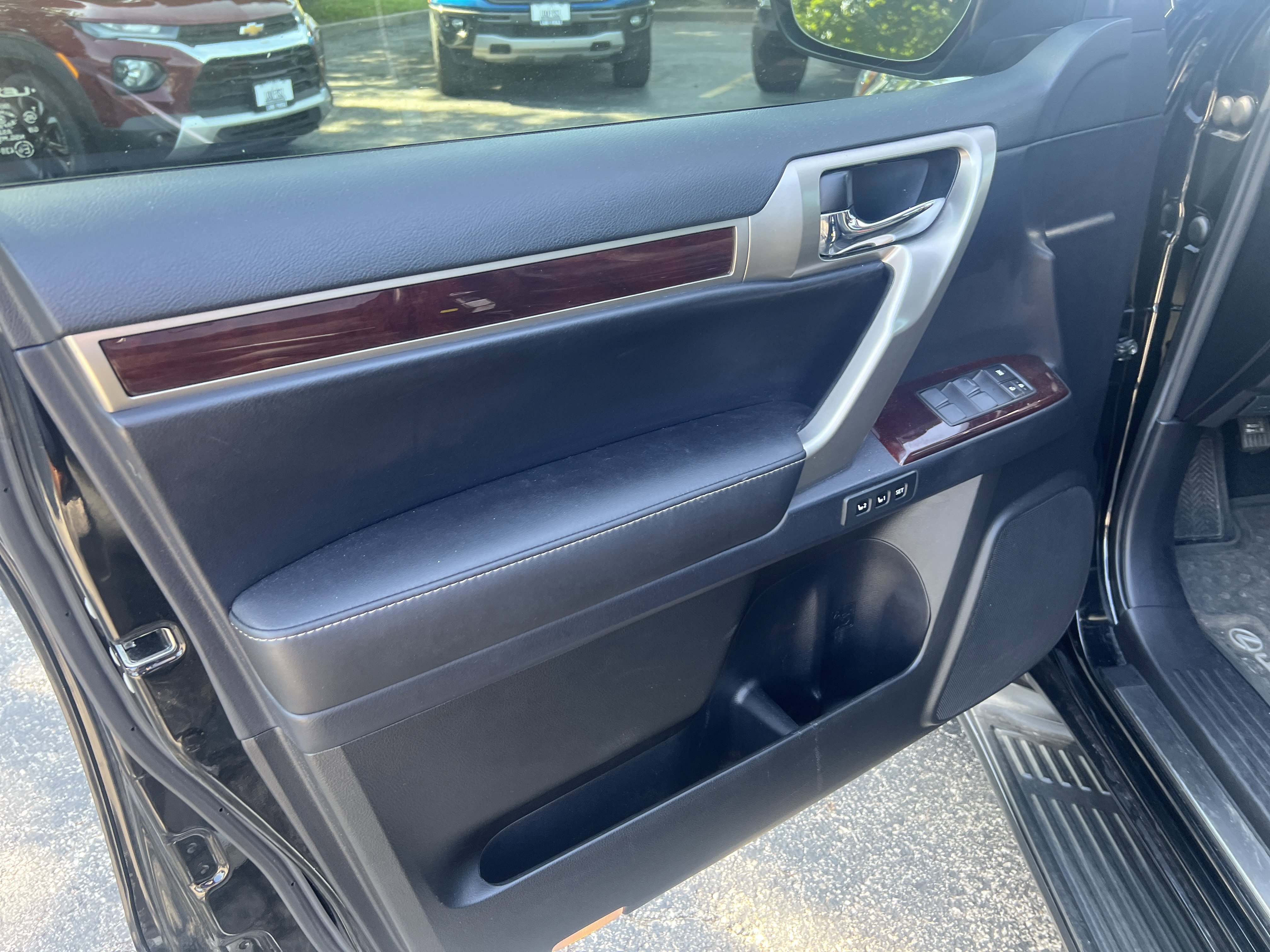Used 2017 Lexus GX 460 AWD/4WD image 8