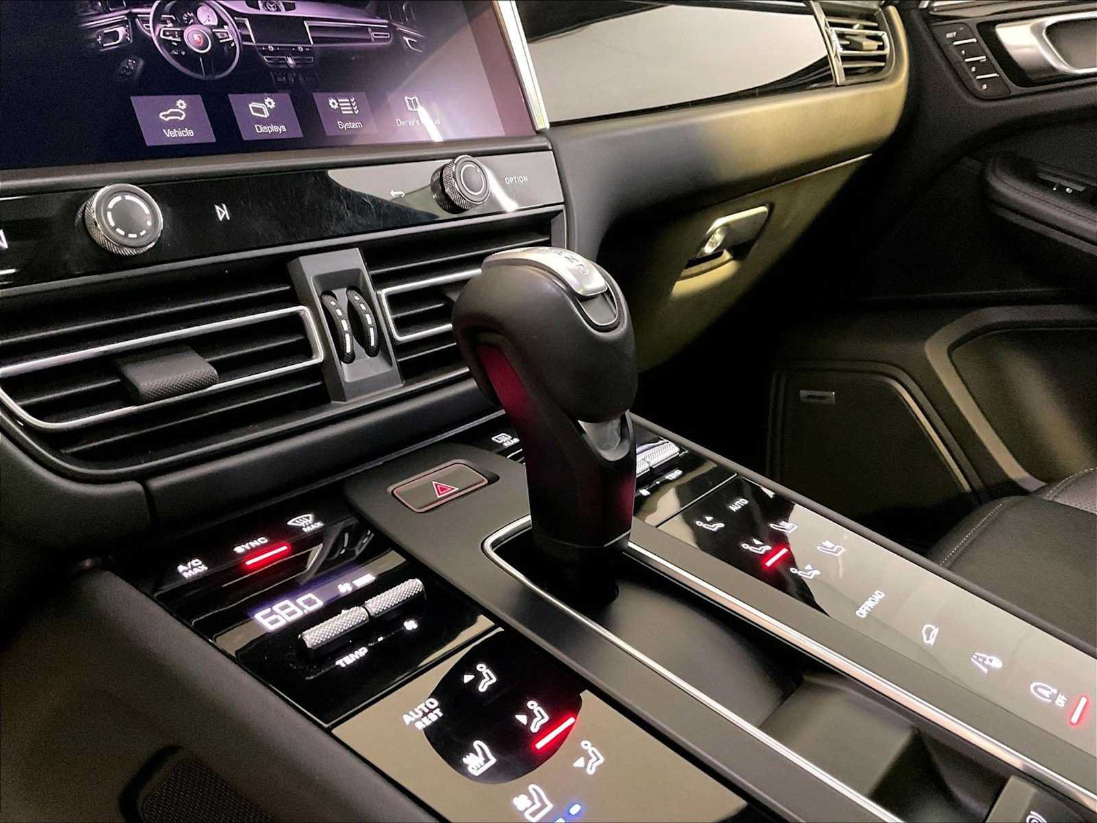 Certified 2023 Porsche Macan S AWD/4WD image 17
