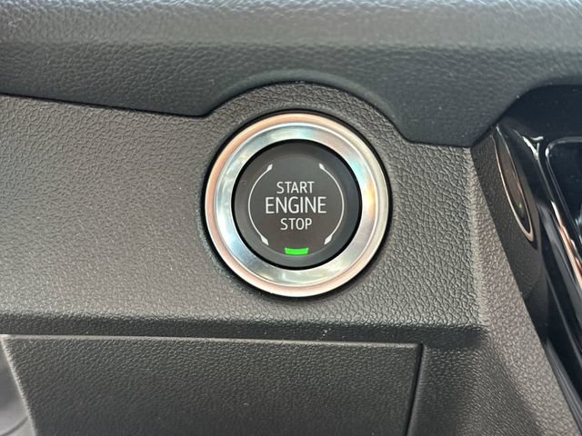 Certified 2025 Chevrolet Traverse LT FWD image 17