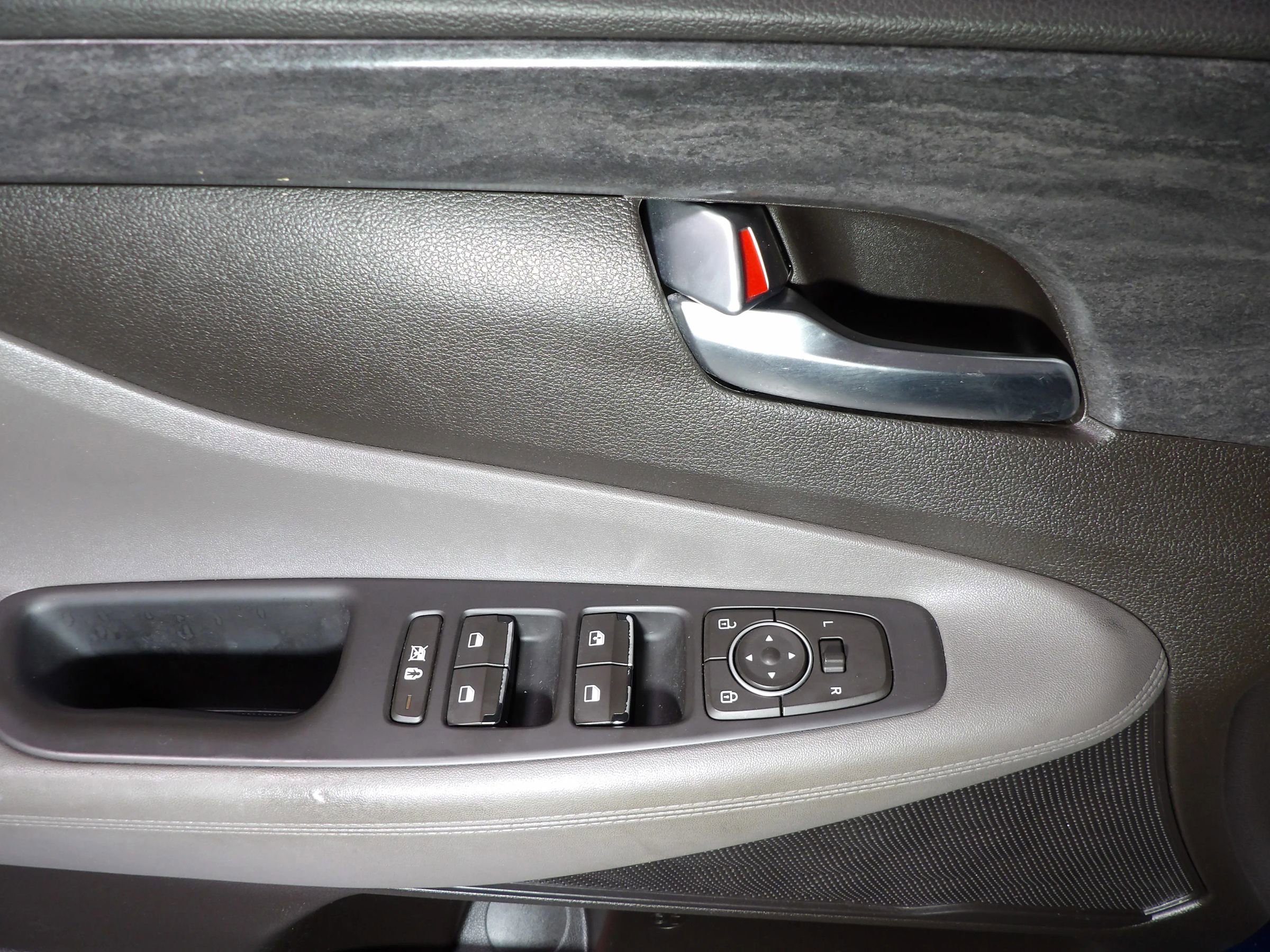 Used 2019 Hyundai Santa Fe SE FWD image 7