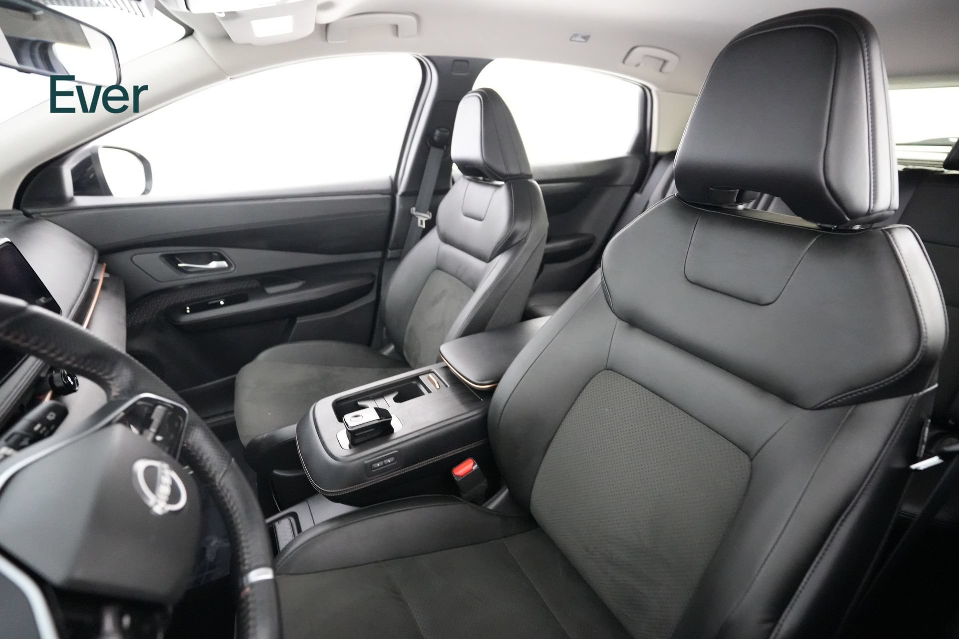 Used 2024 Nissan Ariya AWD image 4