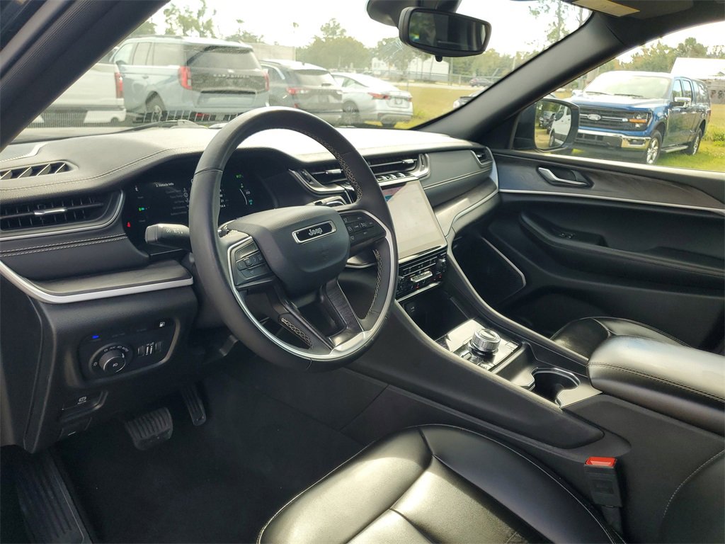 Used 2024 Jeep Grand Cherokee Limited 4xe image 13