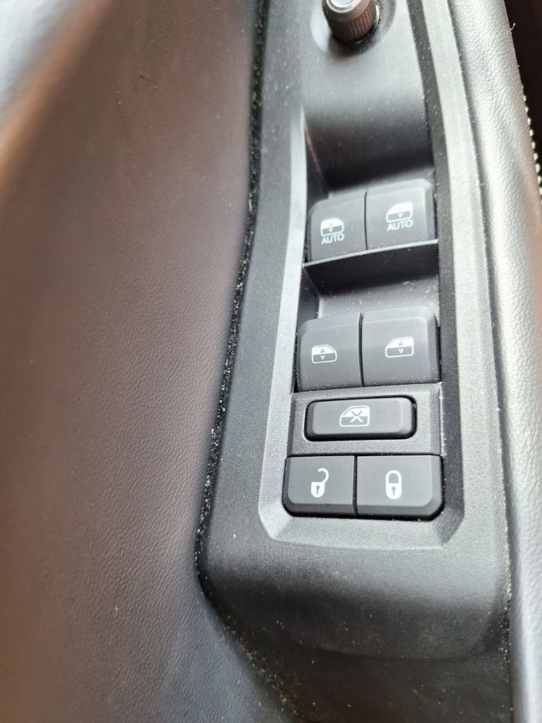 Used 2025 Jeep Grand Cherokee L Laredo image 19