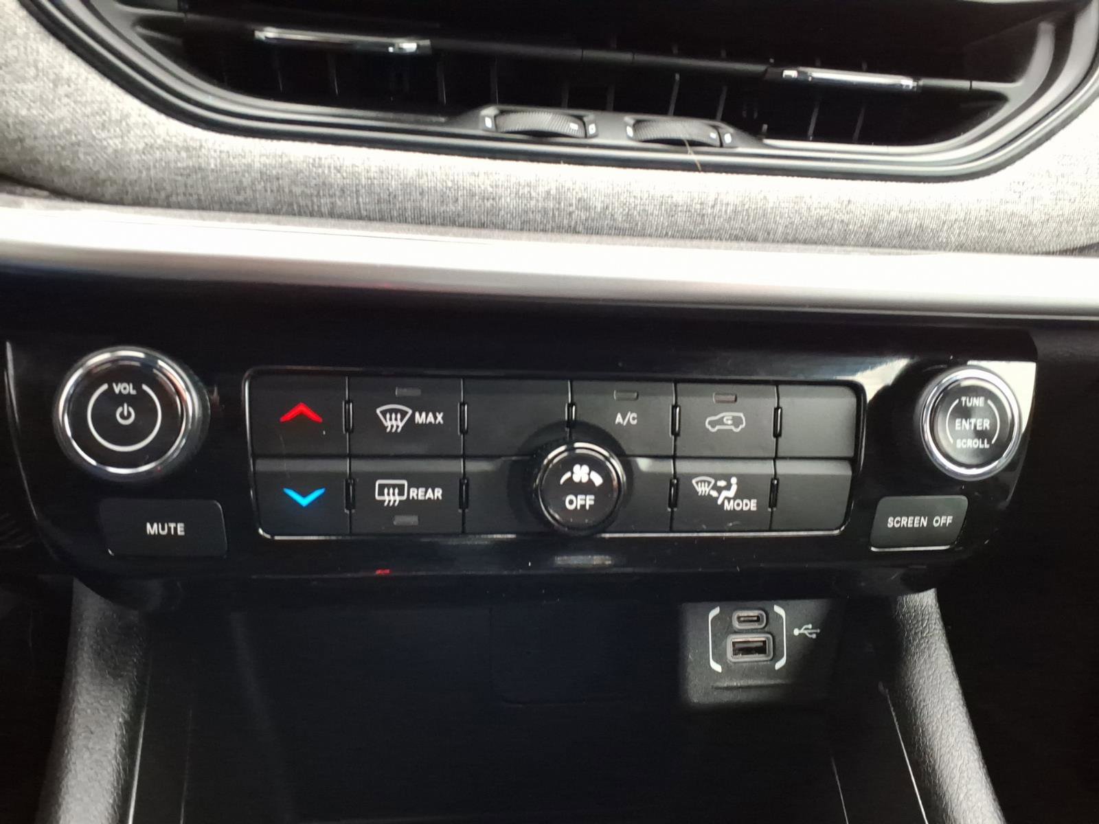 Used 2023 Jeep Compass Sport image 18