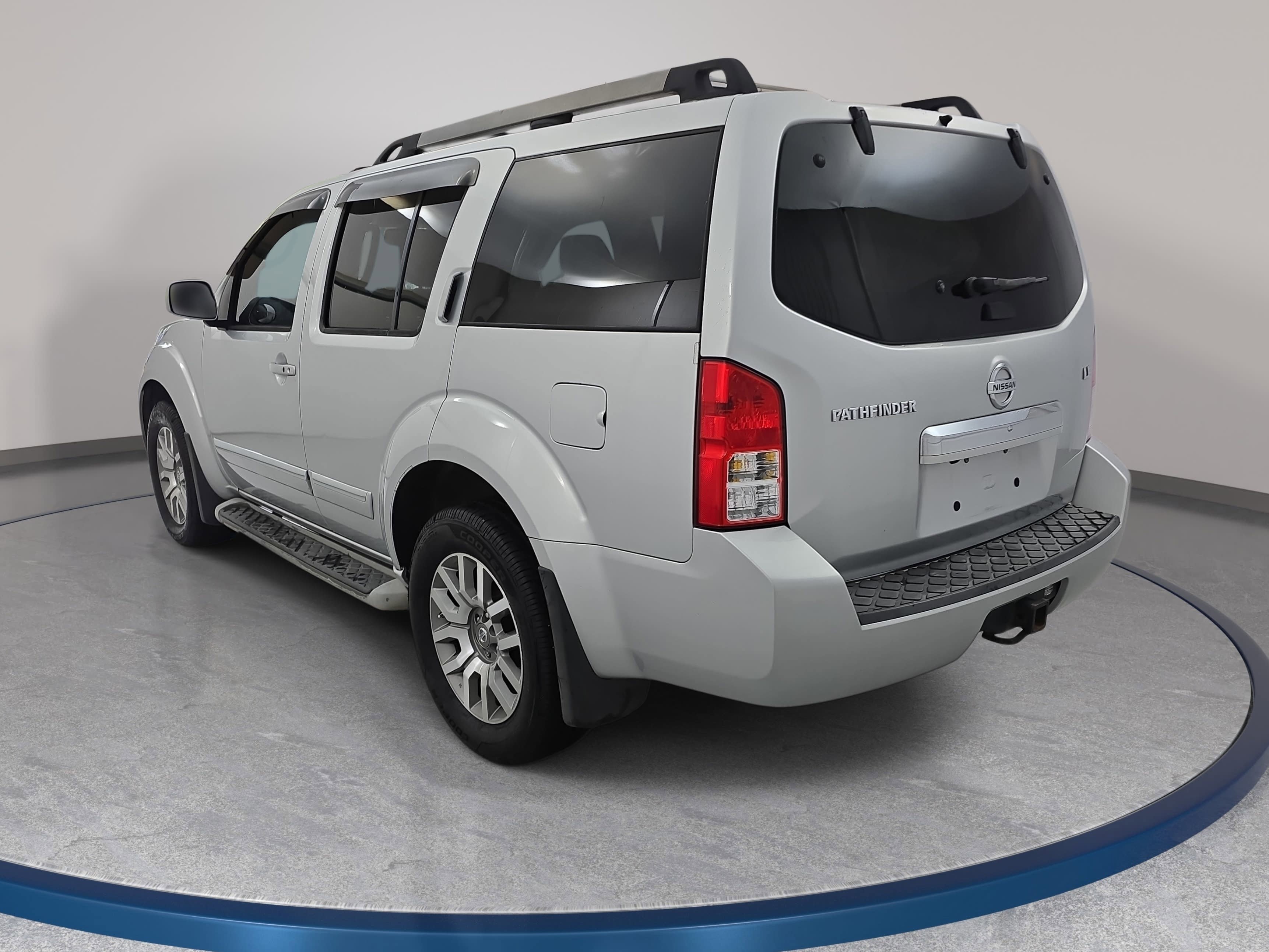 Used 2010 Nissan Pathfinder LE w/ Navigation Pkg AWD/4WD image 7
