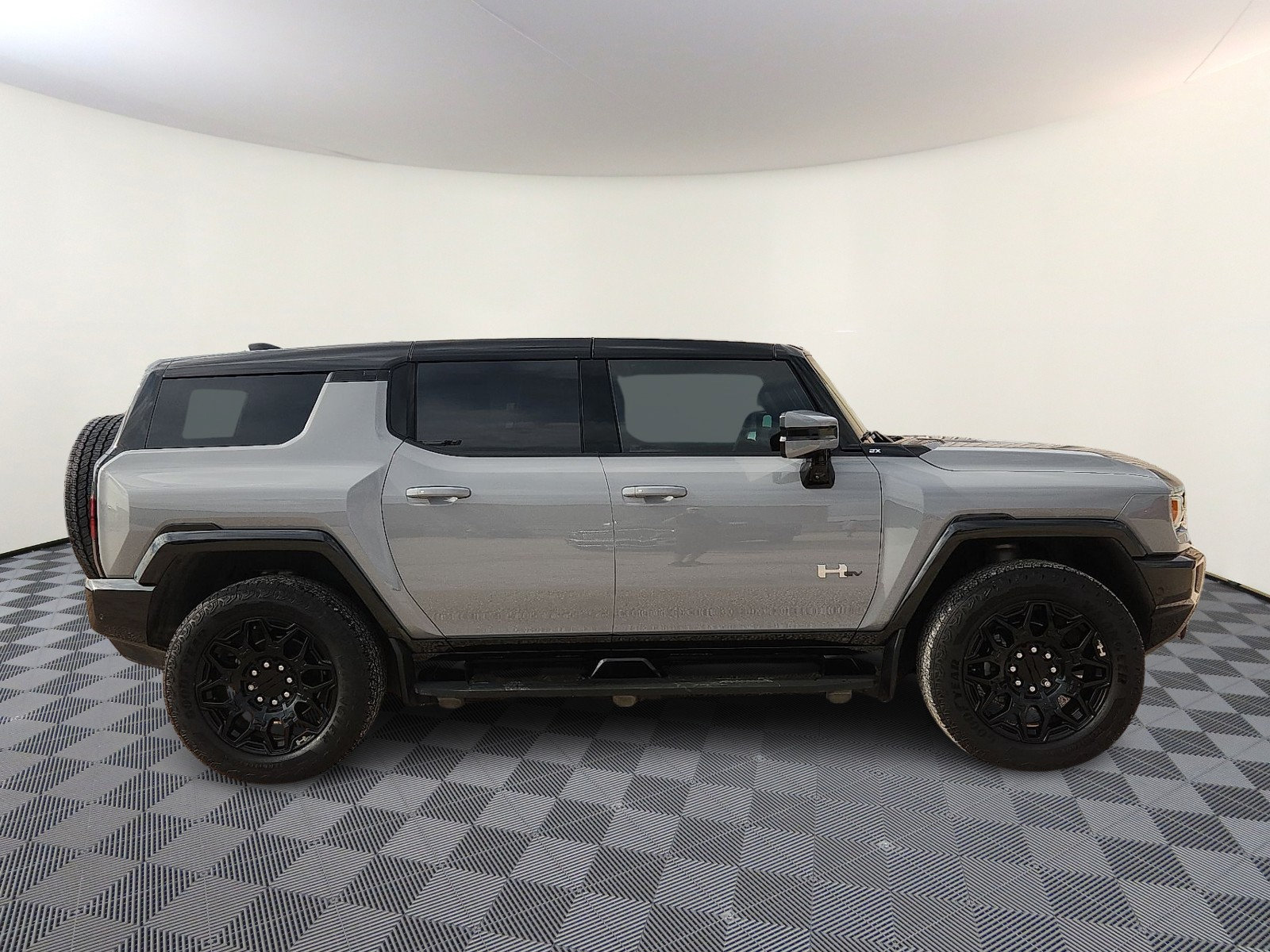 Used 2025 GMC Hummer EV 2X w/ LPO, Cargo Utility Package AWD/4WD image 5