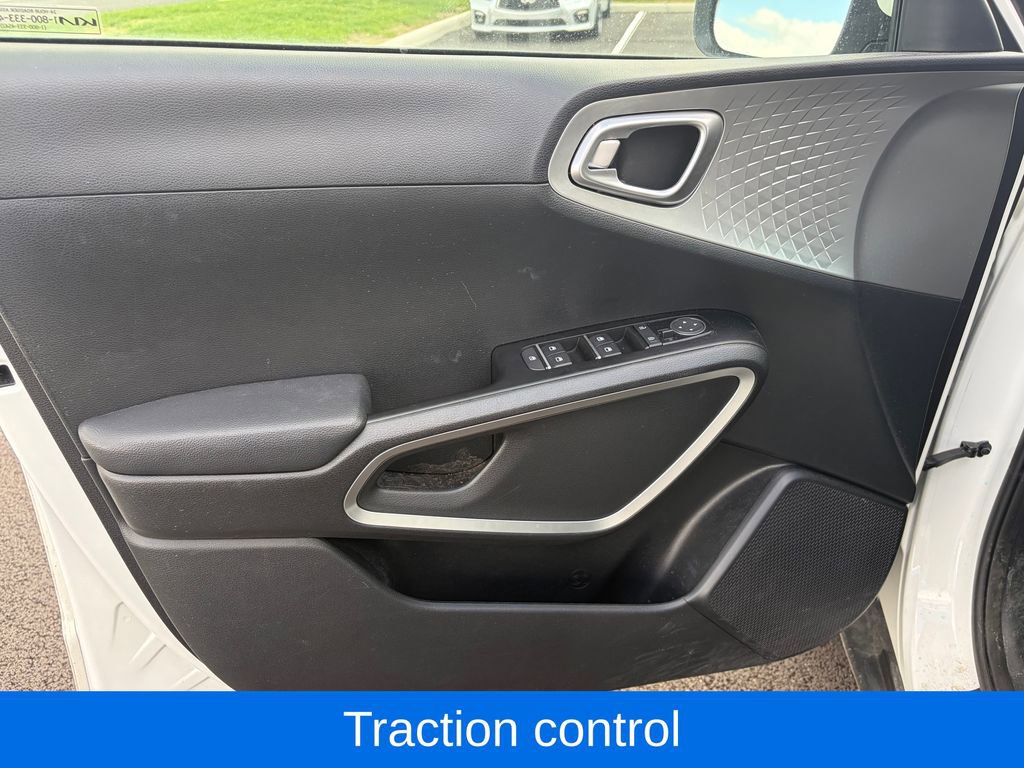 Used 2023 Kia Soul LX w/ LX Technology Package image 15