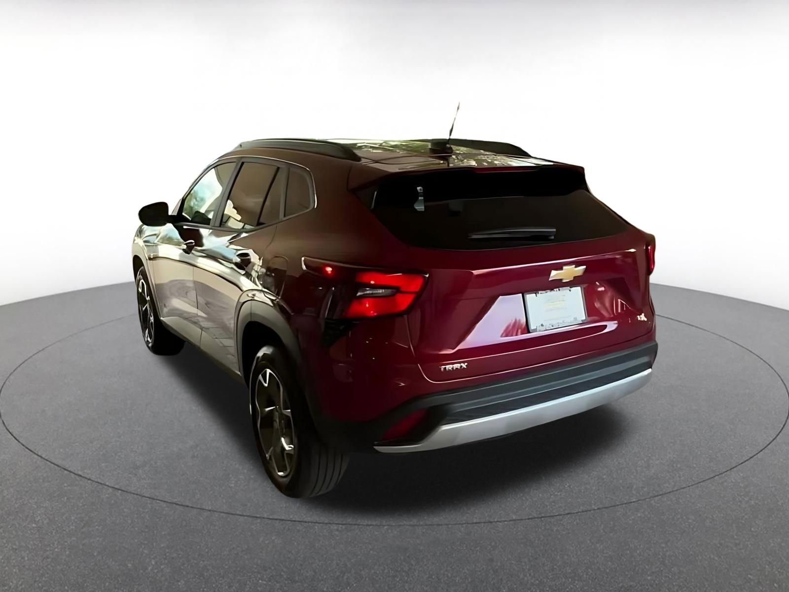 Used 2025 Chevrolet Trax LT w/ LT Convenience Package image 9