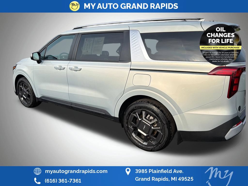 Used 2025 Kia Carnival EX FWD image 5