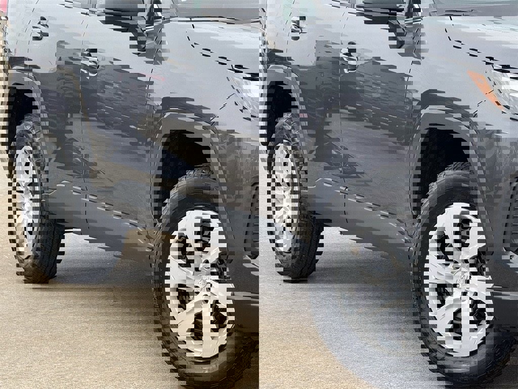 Used 2025 Toyota RAV4 LE image 7