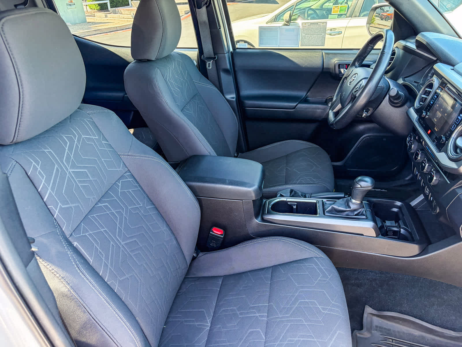 Used 2016 Toyota Tacoma TRD Sport AWD/4WD image 16