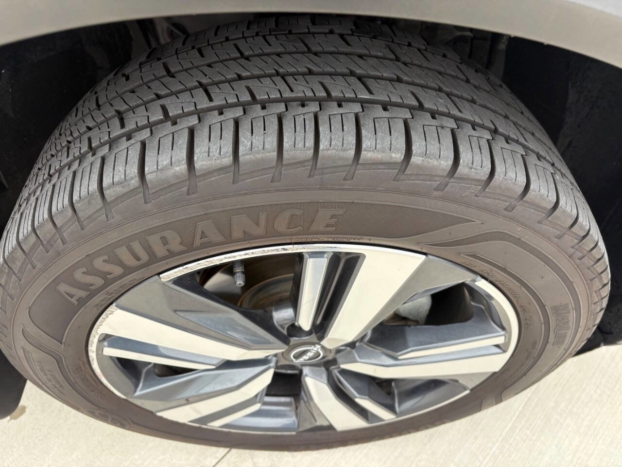 Used 2023 Nissan Rogue SL w/ SL Premium Package image 38