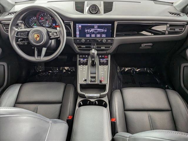 Certified 2025 Porsche Macan AWD/4WD image 22