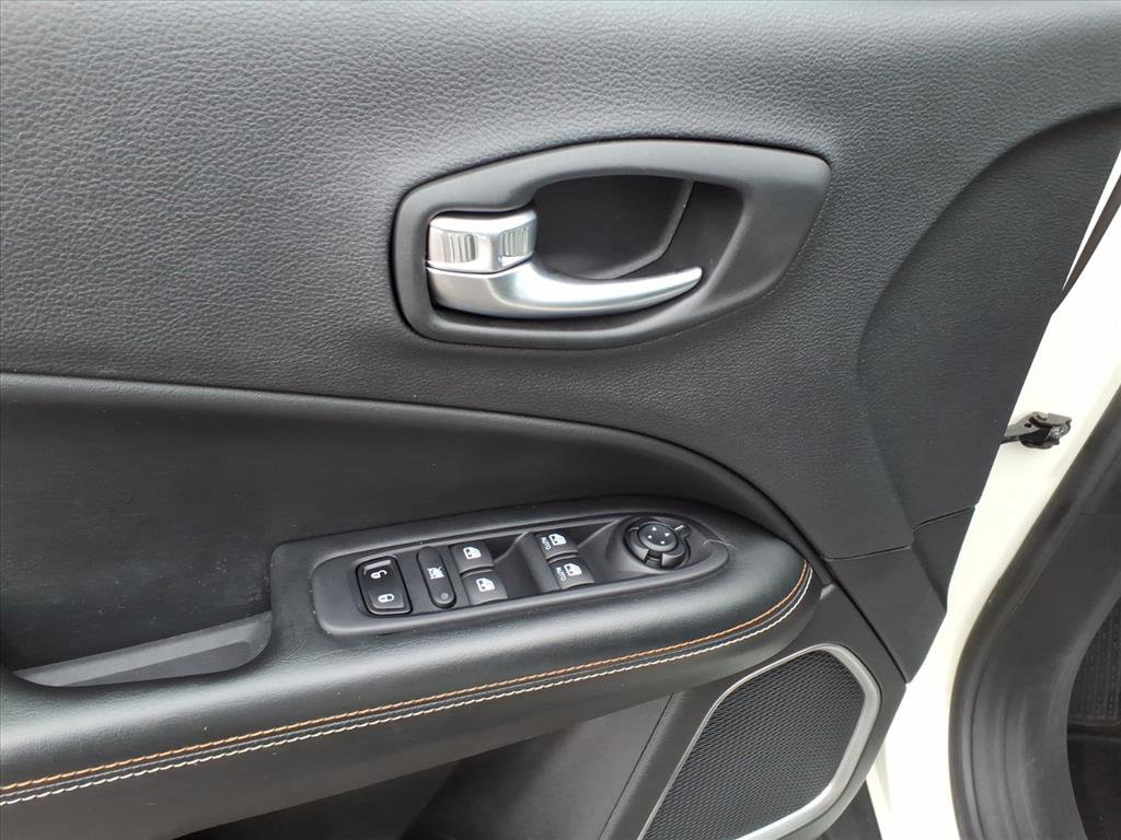 Used 2019 Jeep Compass Latitude image 13