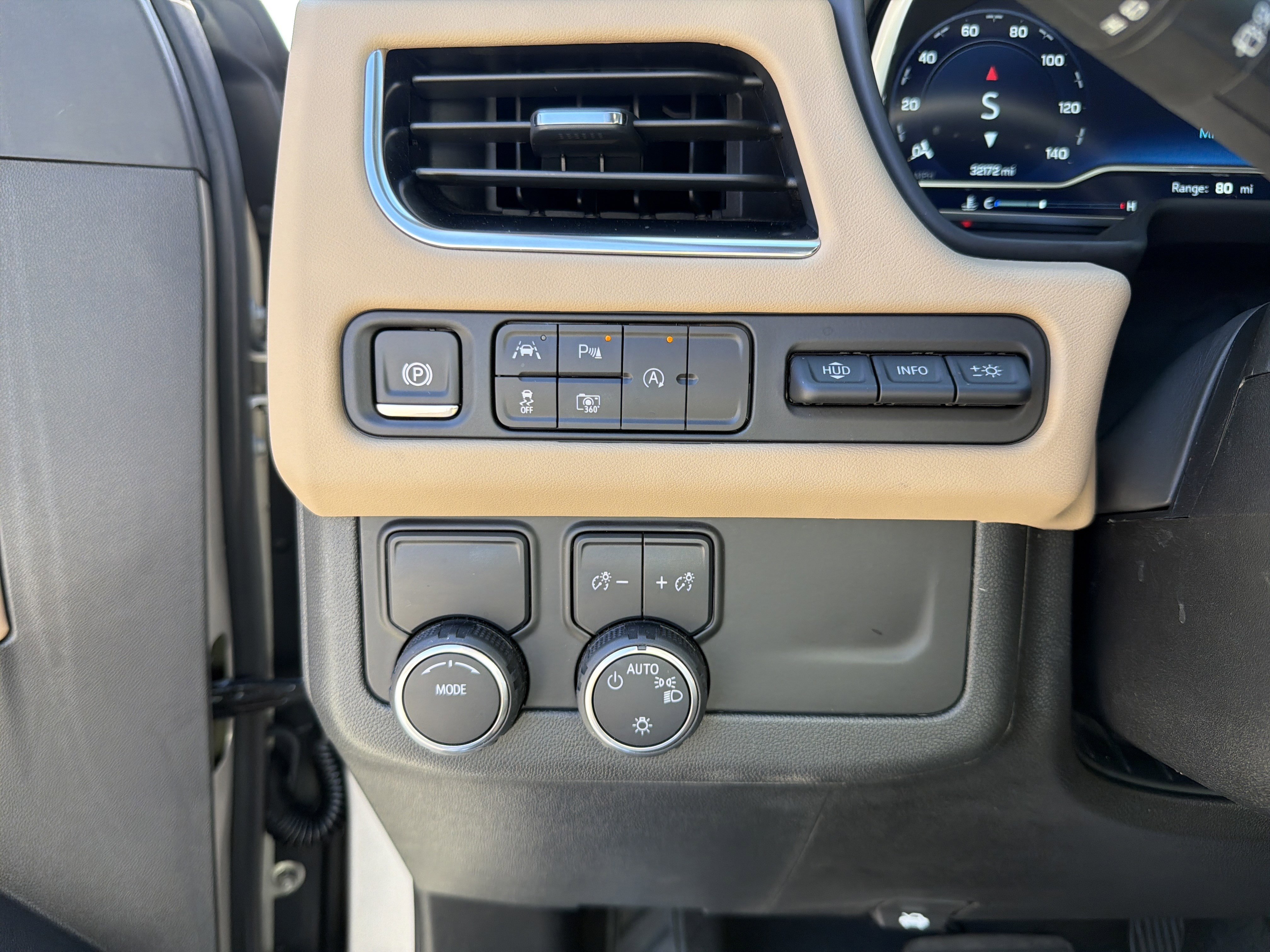 Used 2024 Chevrolet Tahoe Premier w/ Premium Package 2 image 37