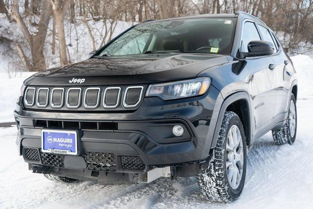 Used 2022 Jeep Compass Latitude image 2