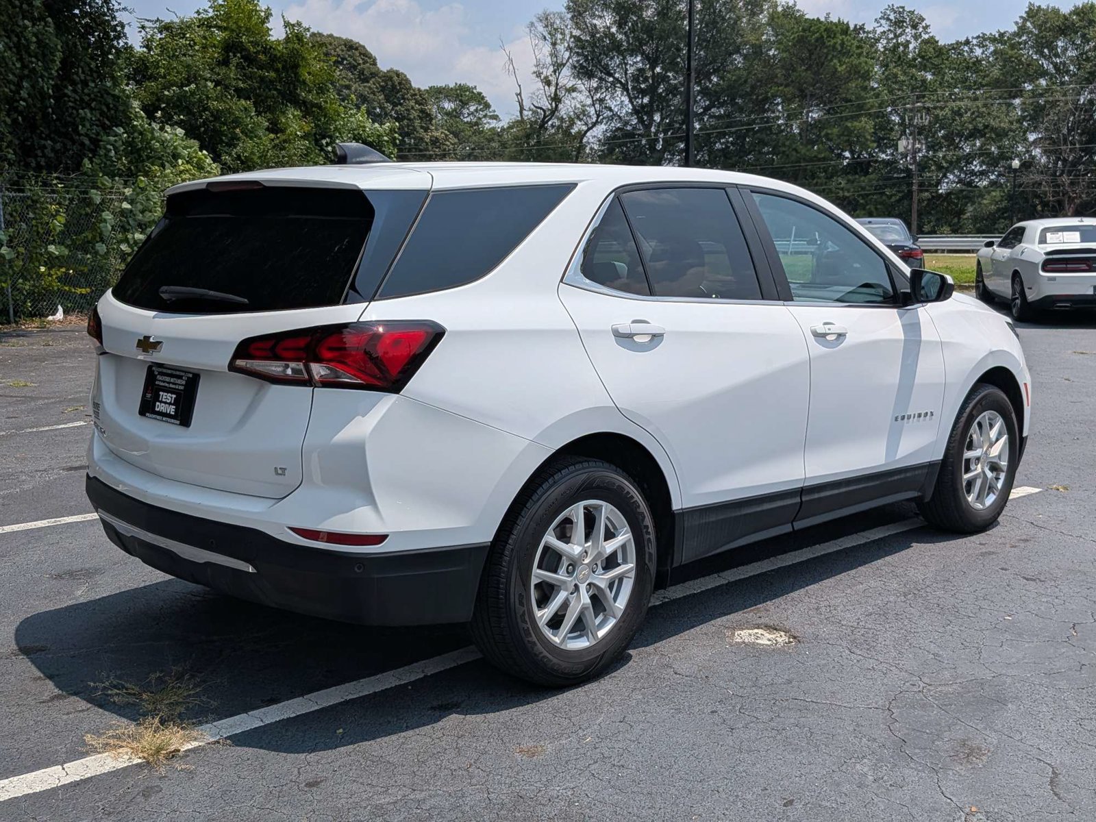 Used 2024 Chevrolet Equinox LT w/ Driver Convenience Package FWD image 4