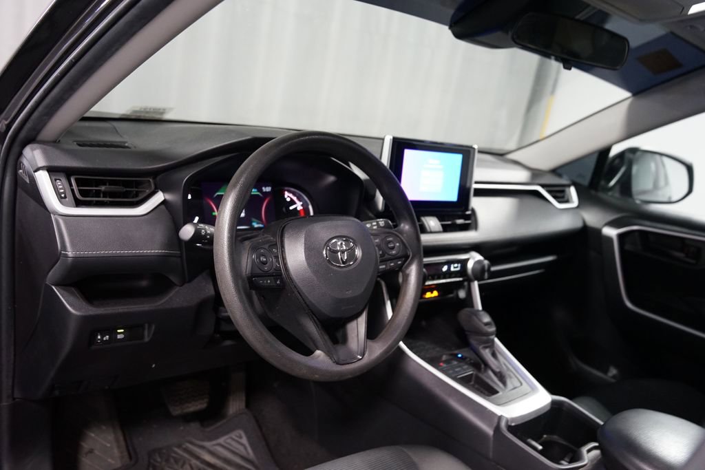 Used 2024 Toyota RAV4 LE image 7