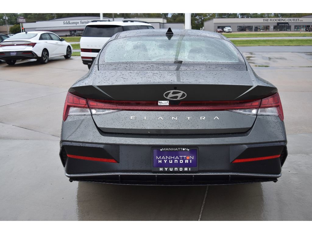 New 2025 Hyundai Elantra SEL image 9