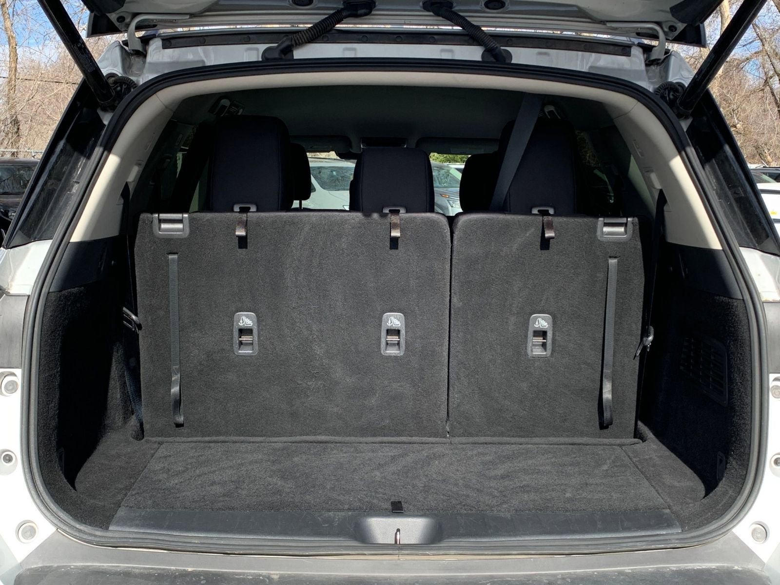 Used 2025 Nissan Pathfinder SV image 34