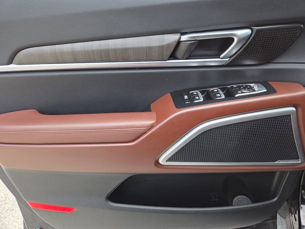 Used 2024 Kia Telluride EX w/ EX Captain's Chair Package FWD image 27