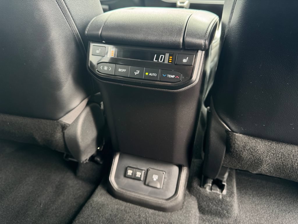 Used 2021 Toyota Highlander Platinum FWD image 15