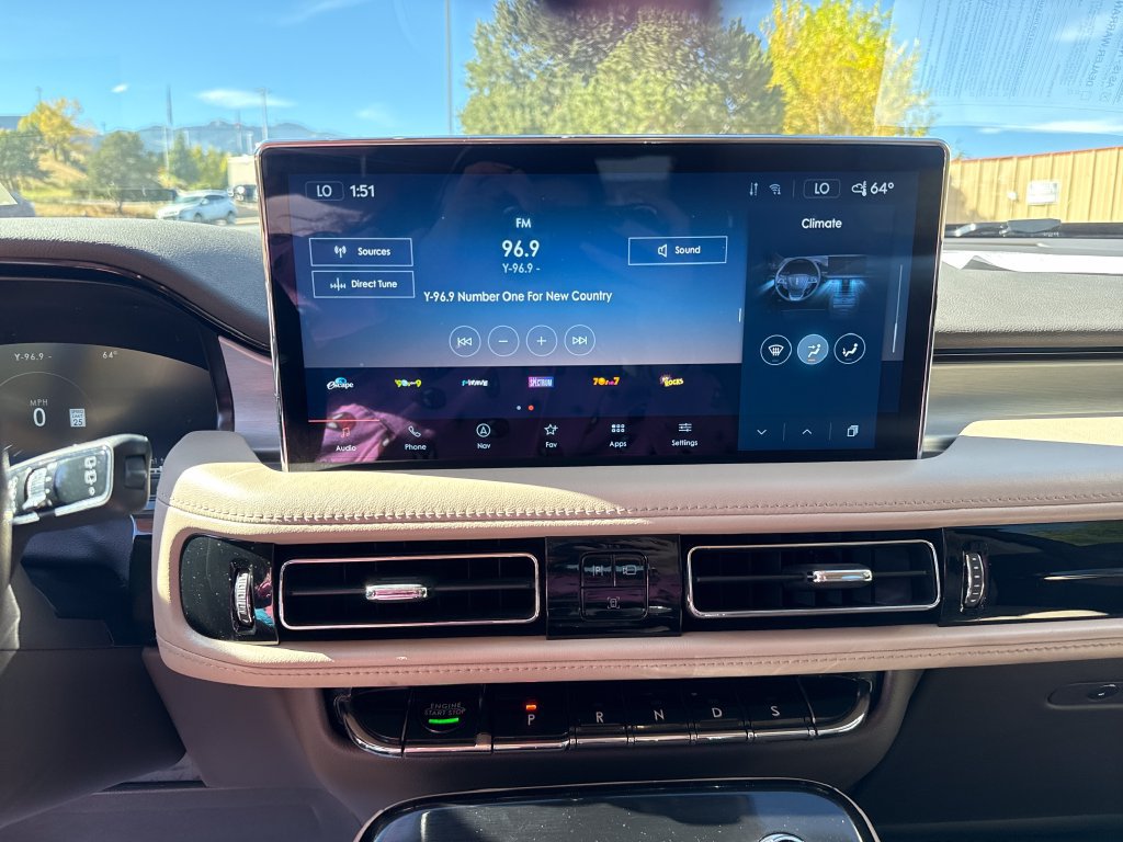 Used 2022 Lincoln Nautilus AWD w/ Premium Package image 18