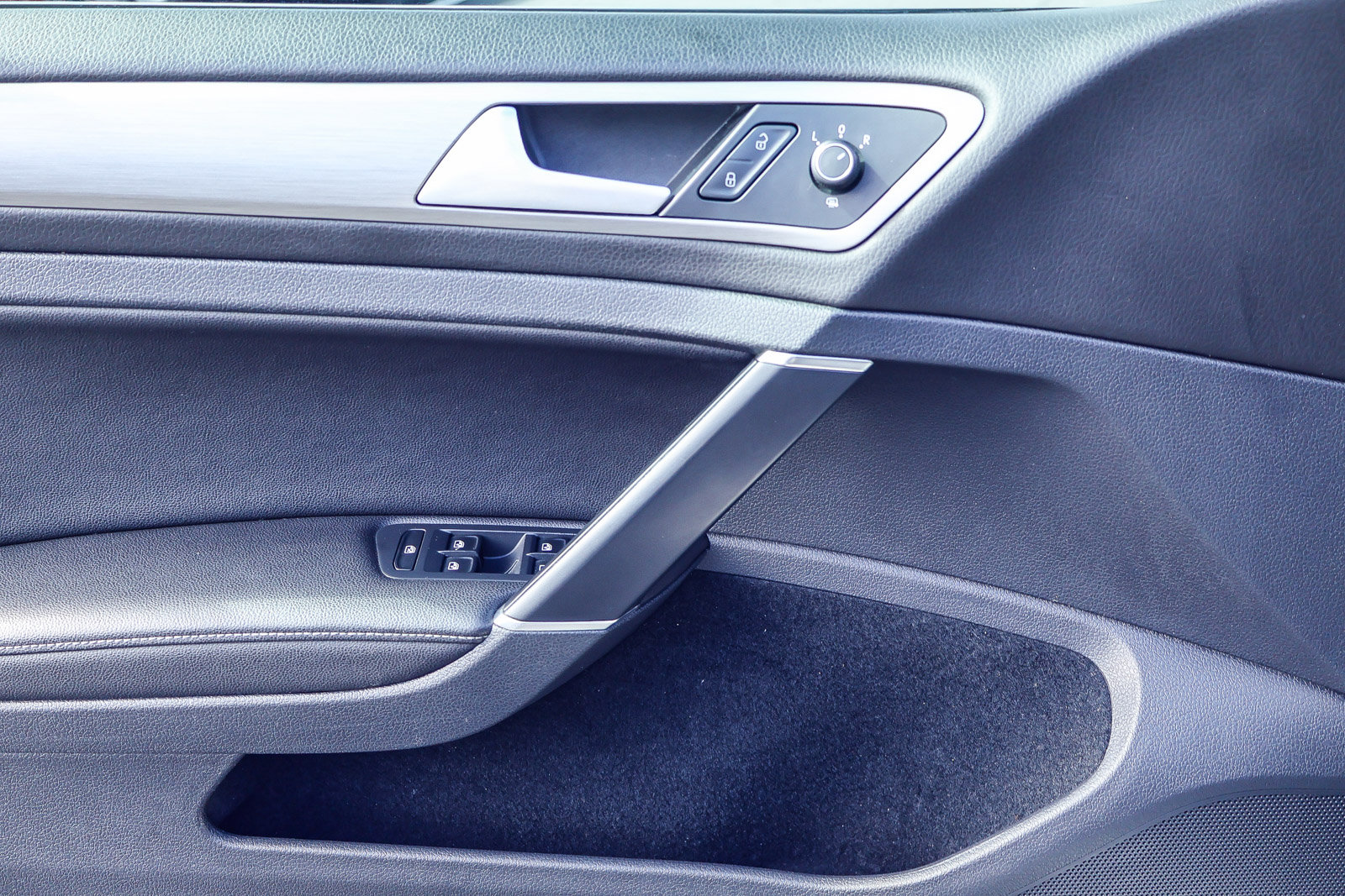 Used 2017 Volkswagen Golf S image 12