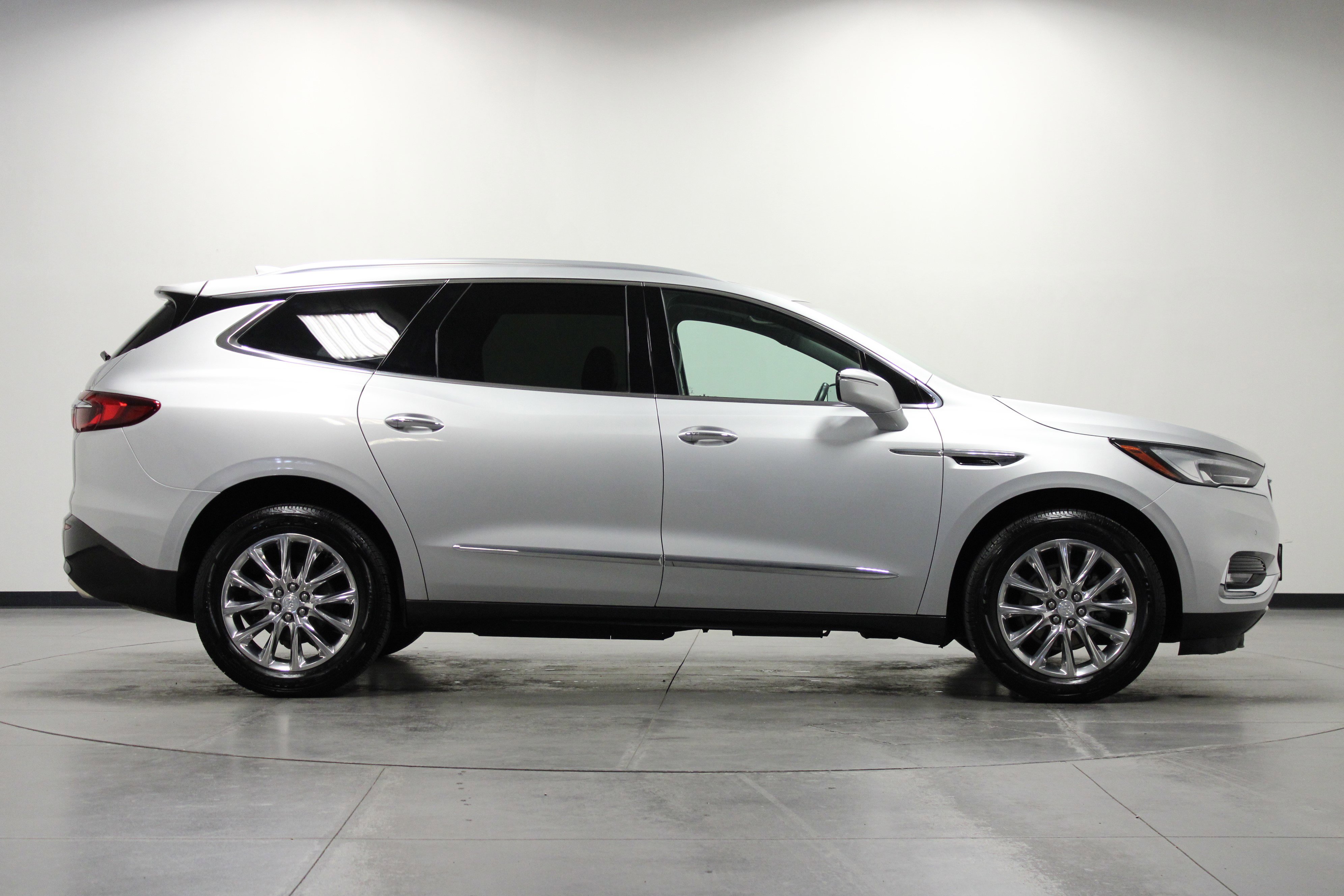Used 2021 Buick Enclave Premium w/ Sun and Sites Package image 3