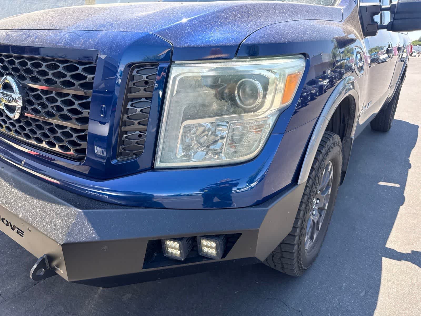 Used 2016 Nissan Titan PRO-4X w/ Pro-4x Convenience Package AWD/4WD image 9