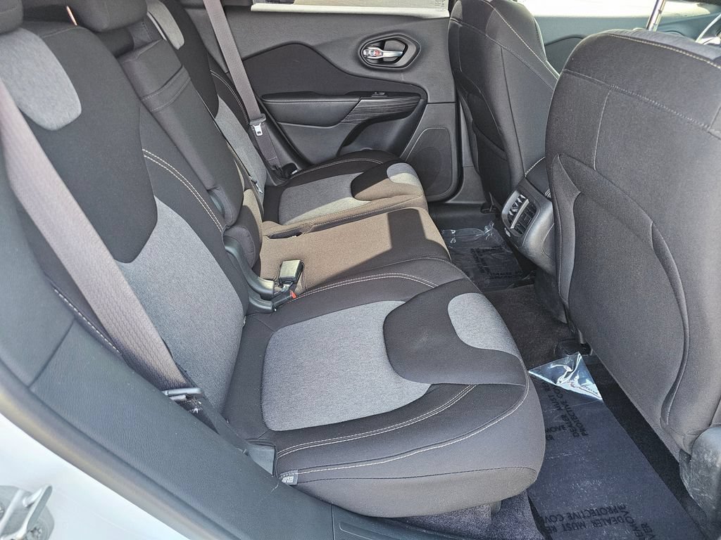 Used 2017 Jeep Cherokee Sport AWD/4WD image 19