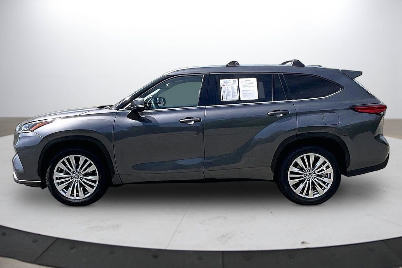 Used 2023 Toyota Highlander Platinum FWD image 6