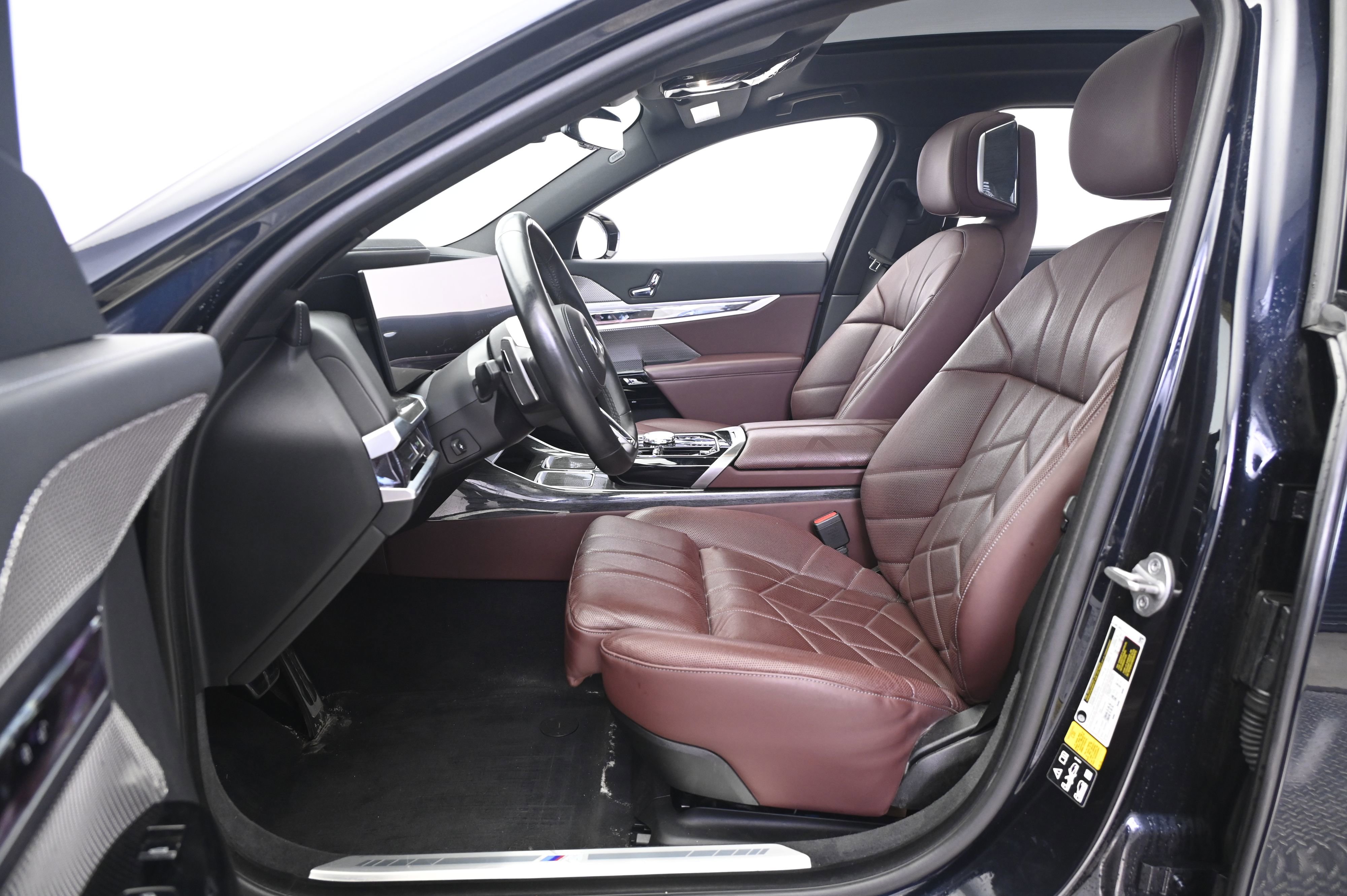 Used 2023 BMW 760i xDrive AWD/4WD image 30