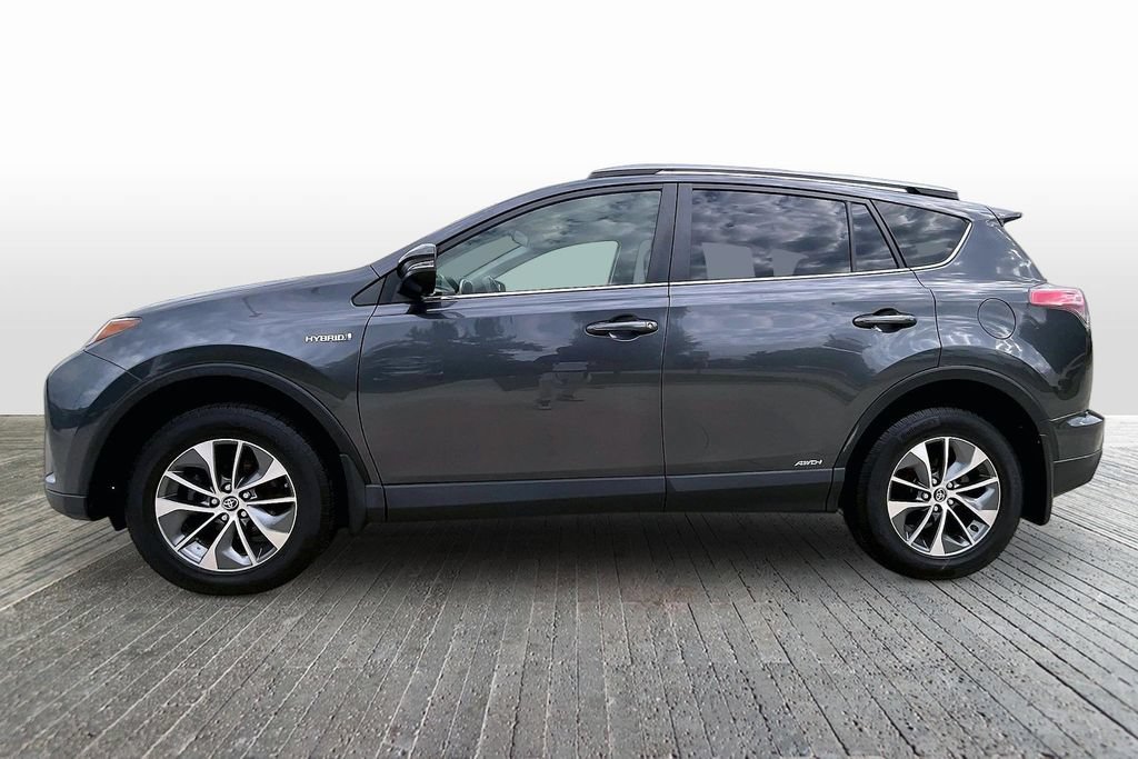 Used 2018 Toyota RAV4 XLE AWD/4WD image 4