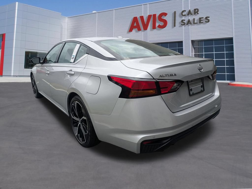 Used 2025 Nissan Altima 2.5 SR FWD image 9