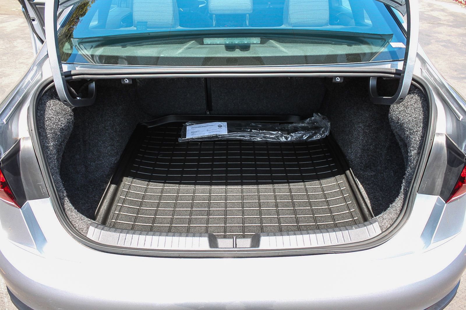 Used 2025 Volkswagen Jetta Sport FWD image 26